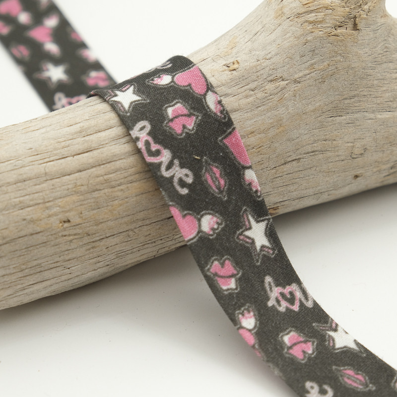 25MM Printed Bias Tape "Kiss Love" Black - Maison Klem